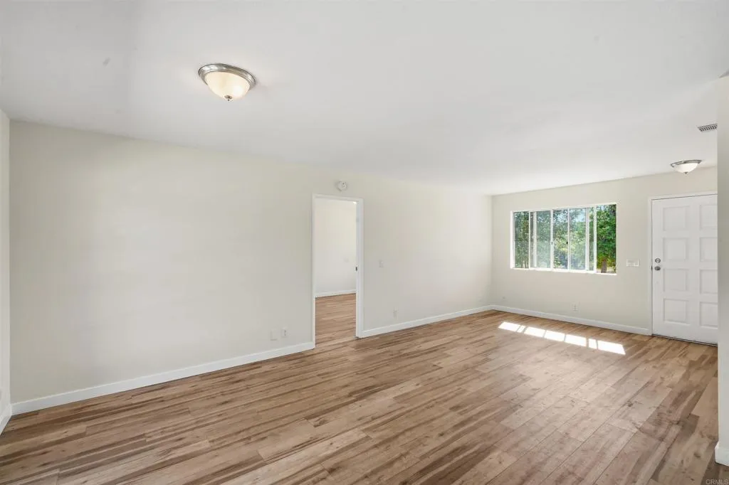 24940 Abalar Way, Ramona, CA 92065 Entry/Living Room