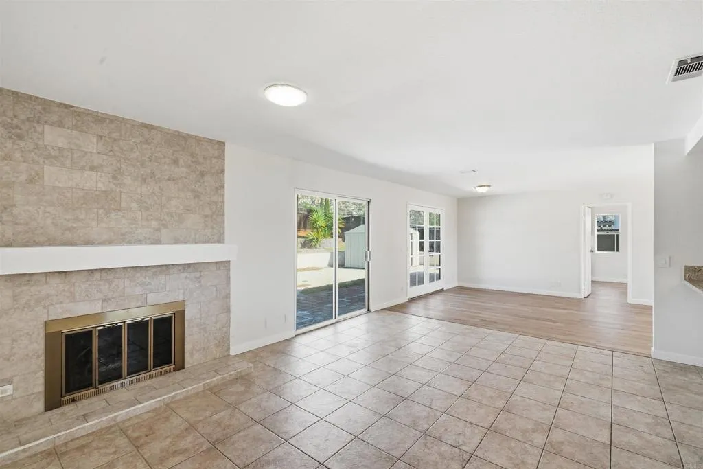 24940 Abalar Way, Ramona, CA 92065 Family Room