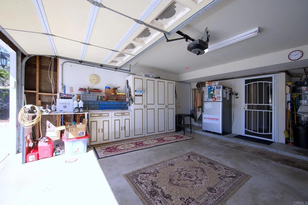 3883 Cornell Dr, Oceanside, CA 92056 Garage