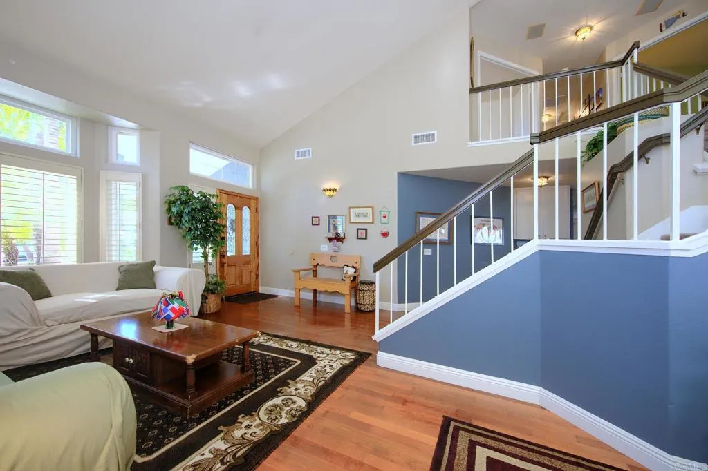 3883 Cornell Dr, Oceanside, CA 92056 Entry way