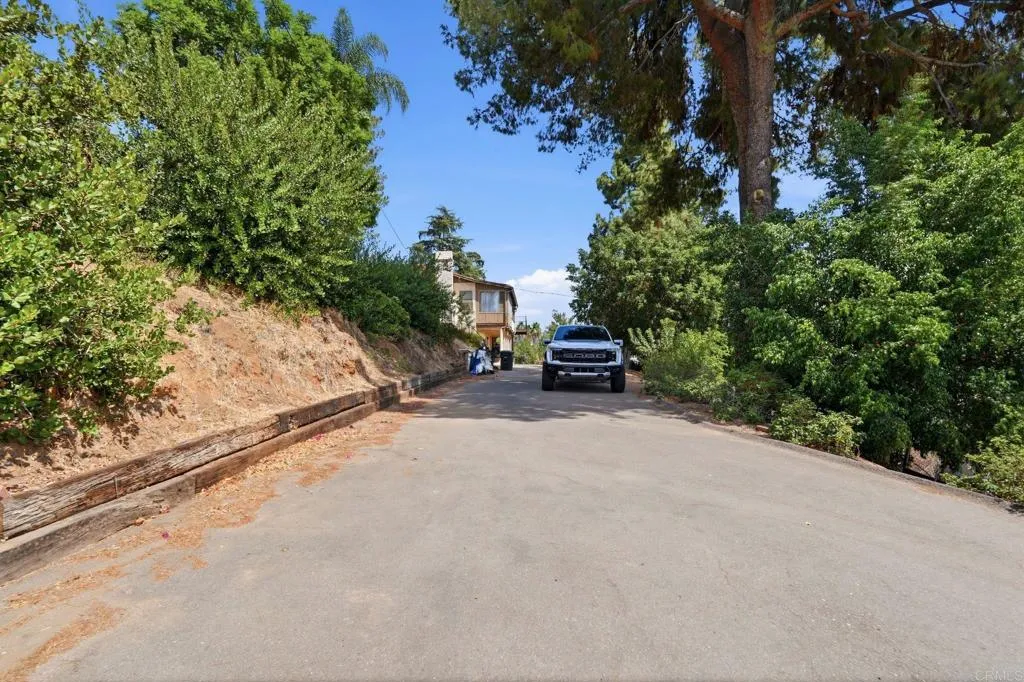 11825 Taia Lane, Lakeside, CA 92040 11825 Taia Lane, Lakeside, CA 92040