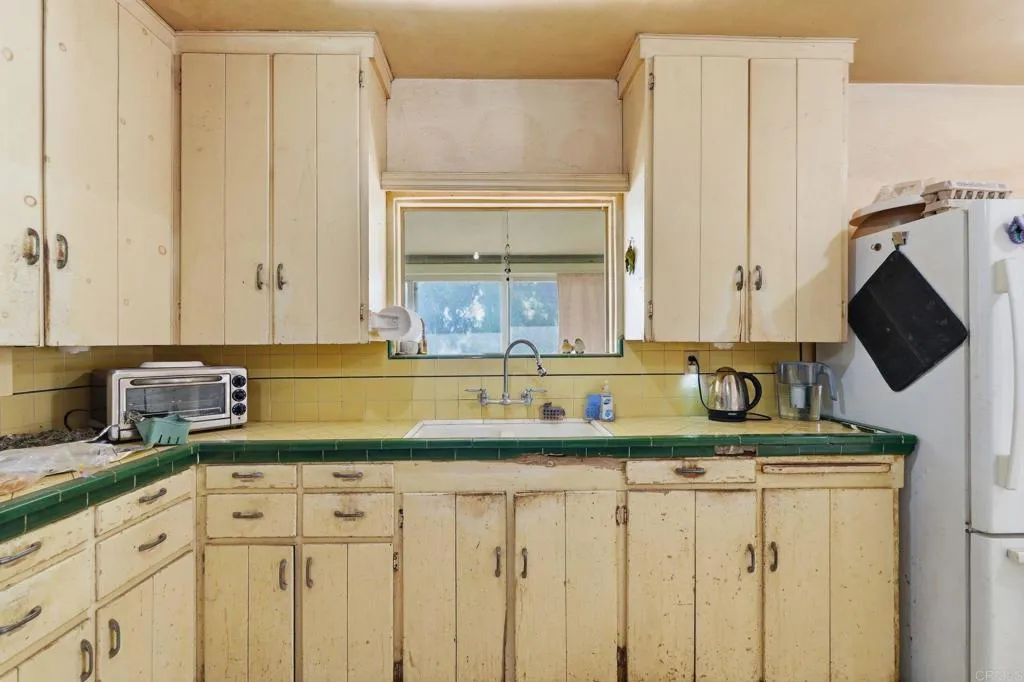 11825 Taia Lane, Lakeside, CA 92040 11825 Taia Lane, Lakeside, CA 92040