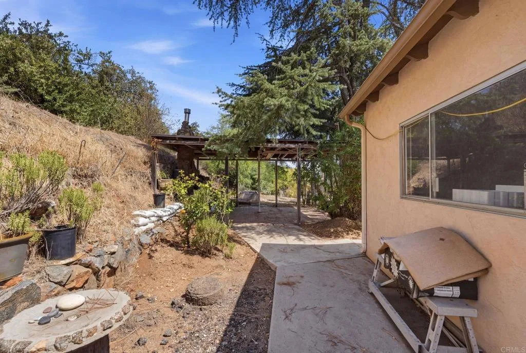 11825 Taia Lane, Lakeside, CA 92040 11825 Taia Lane, Lakeside, CA 92040