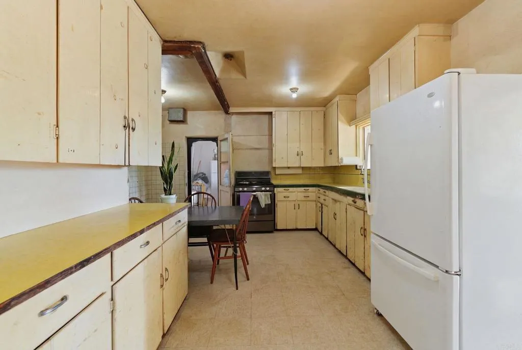 11825 Taia Lane, Lakeside, CA 92040 11825 Taia Lane, Lakeside, CA 92040