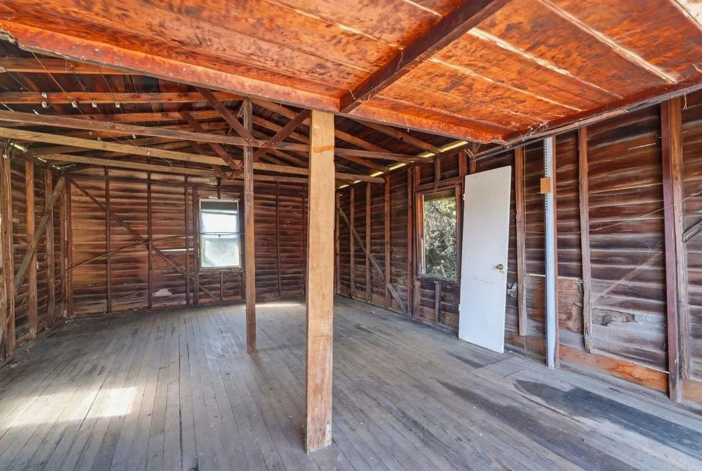 11825 Taia Lane, Lakeside, CA 92040 11825 Taia Lane, Lakeside, CA 92040