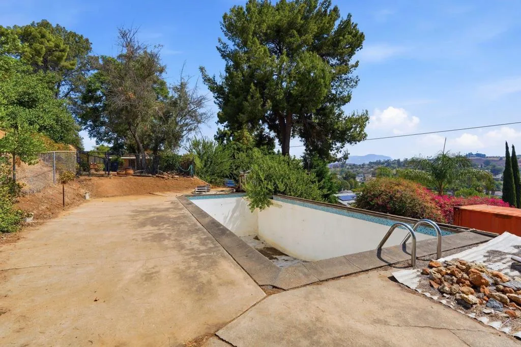 11825 Taia Lane, Lakeside, CA 92040 11825 Taia Lane, Lakeside, CA 92040