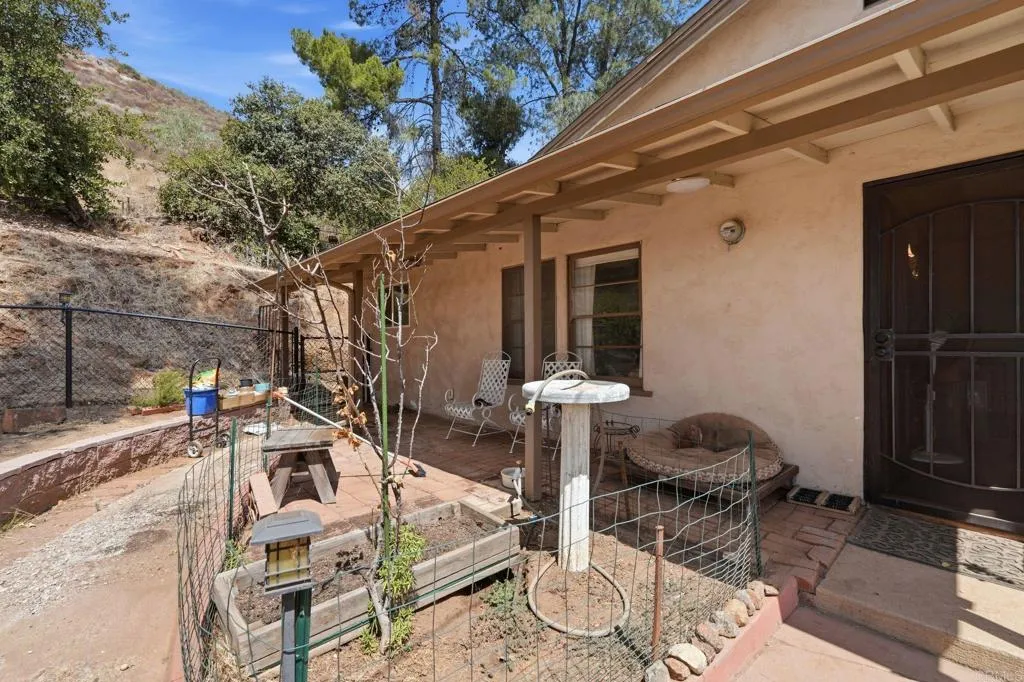 11825 Taia Lane, Lakeside, CA 92040 11825 Taia Lane, Lakeside, CA 92040