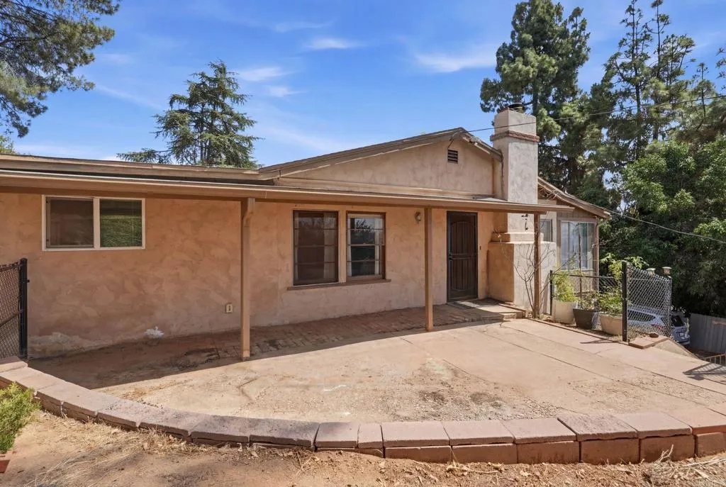 11825 Taia Lane, Lakeside, CA 92040 11825 Taia Lane, Lakeside, CA 92040