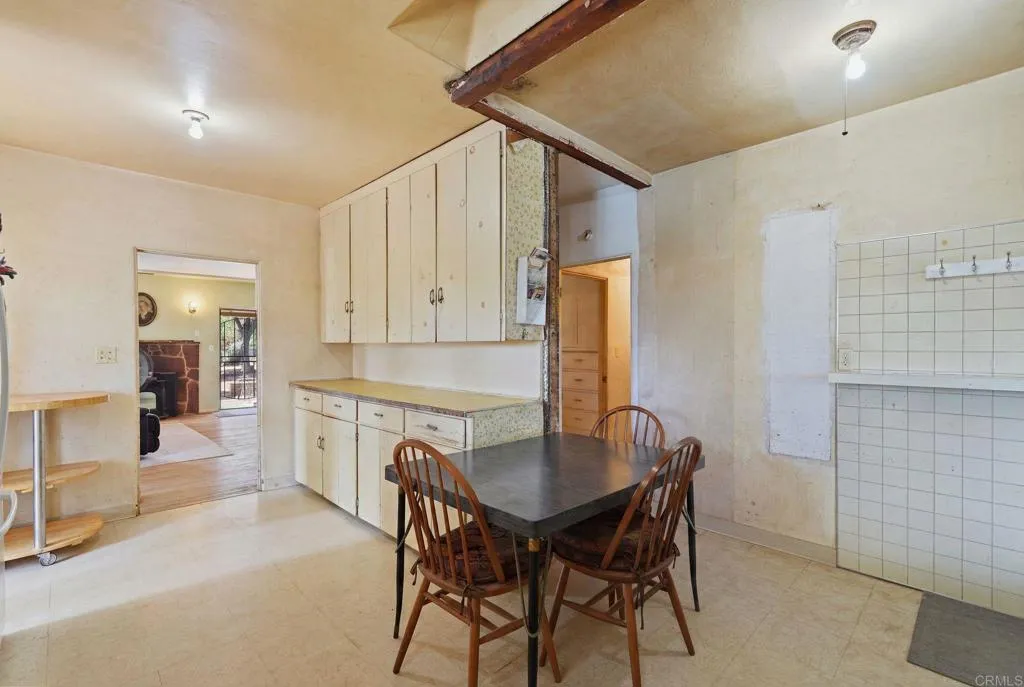 11825 Taia Lane, Lakeside, CA 92040 11825 Taia Lane, Lakeside, CA 92040