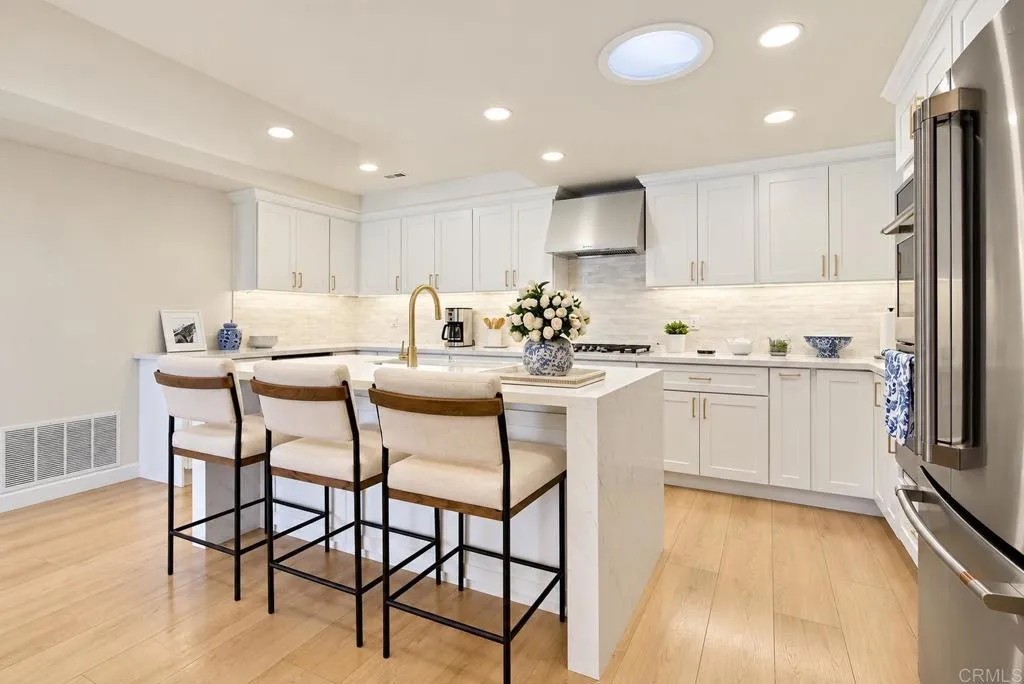 Kitchen with Large Island