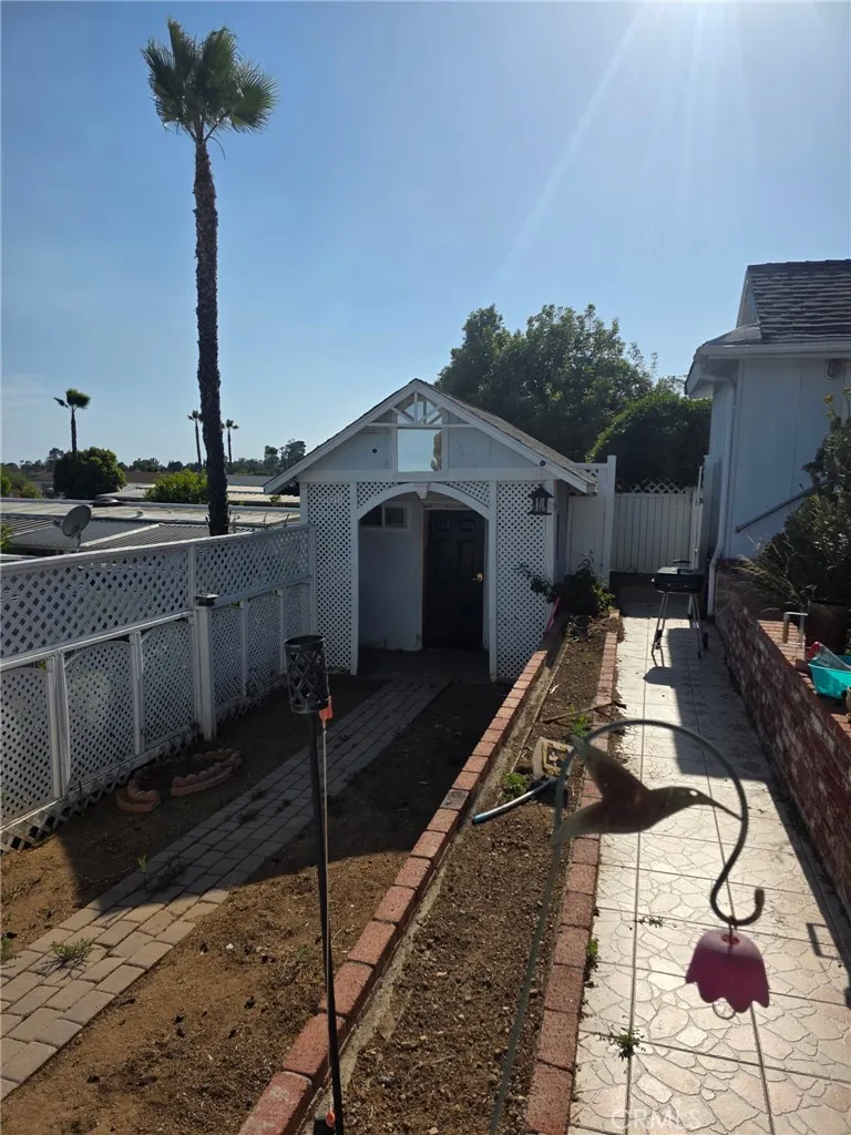 1120 E Mission Rd, Fallbrook, CA 92028 1120 E Mission Rd, Fallbrook, CA 92028