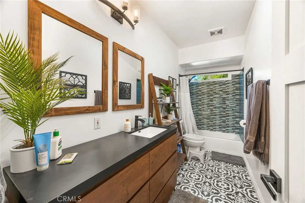 40789 Rock Mountain, Fallbrook, CA 92028 Downstairs Main Floor Bathroom