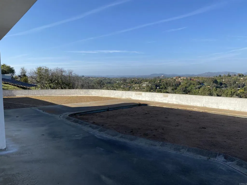 4994 San Jacinto Circle East, Fallbrook, CA 92028 Back yard