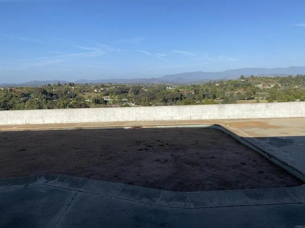 4994 San Jacinto Circle East, Fallbrook, CA 92028 Back yard