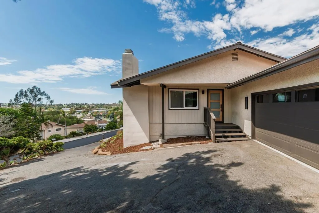 2430 Sunflower, Vista, CA 92083