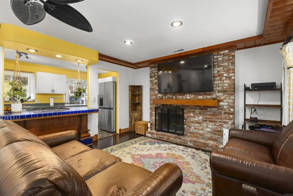 726 Windsor Court, Vista, CA 92084