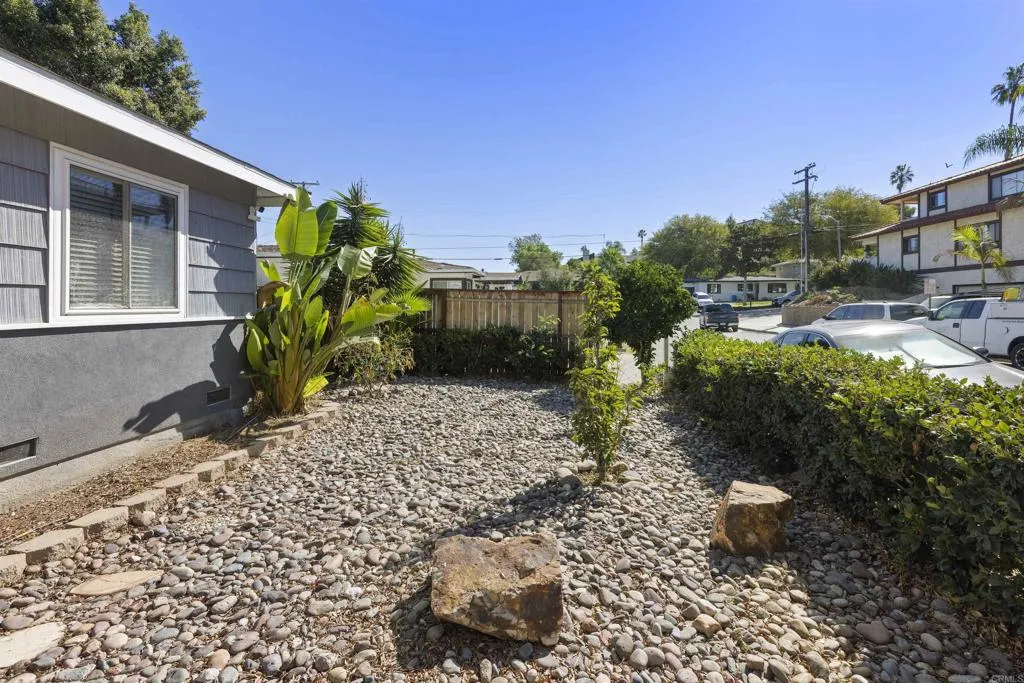 726 Windsor Court, Vista, CA 92084