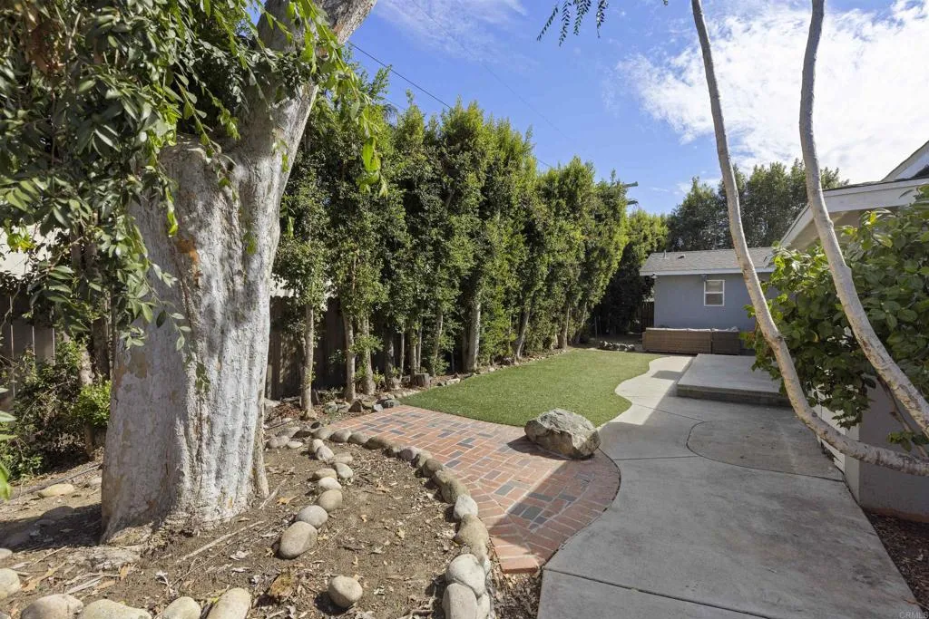726 Windsor Court, Vista, CA 92084