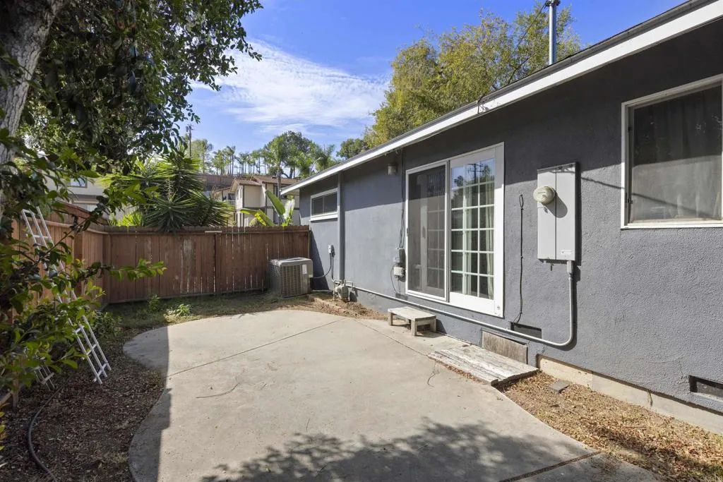 726 Windsor Court, Vista, CA 92084