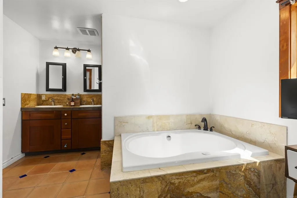 726 Windsor Court, Vista, CA 92084