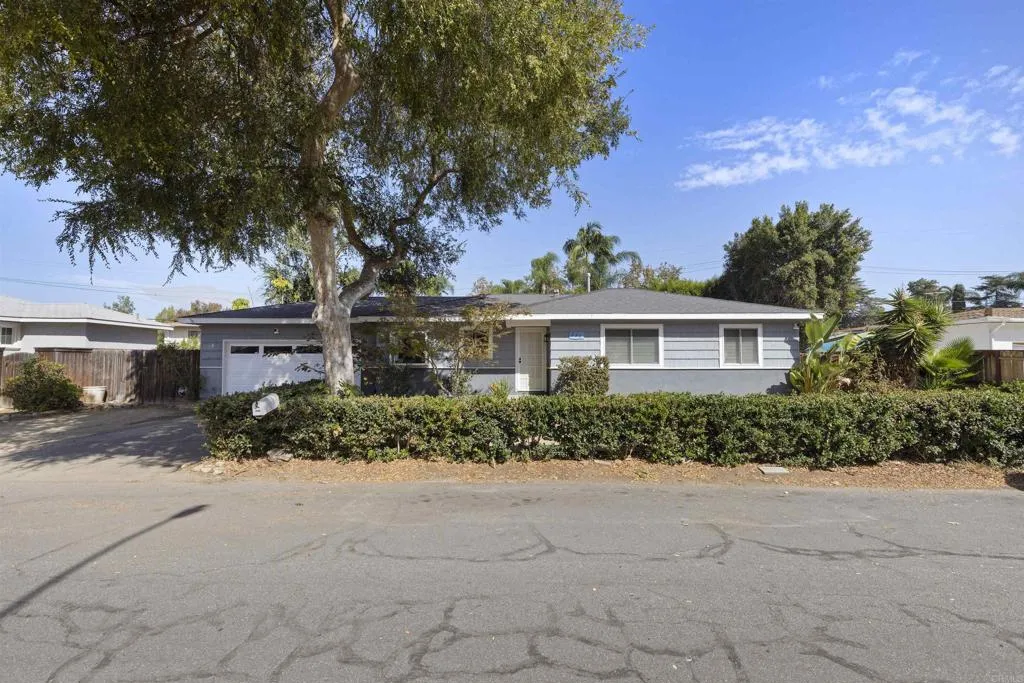 726 Windsor Court, Vista, CA 92084