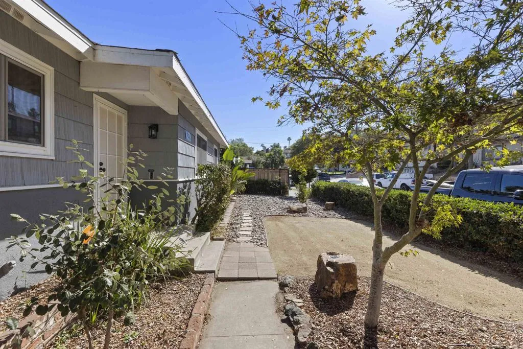 726 Windsor Court, Vista, CA 92084