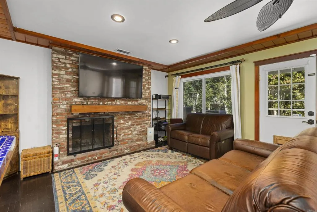 726 Windsor Court, Vista, CA 92084