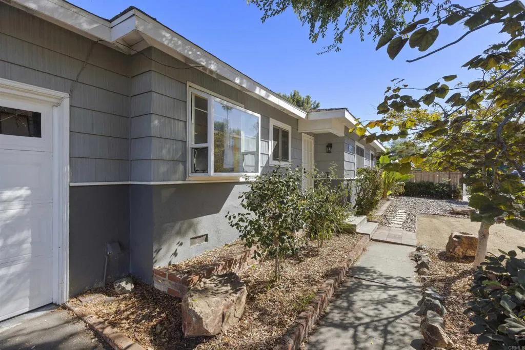 726 Windsor Court, Vista, CA 92084