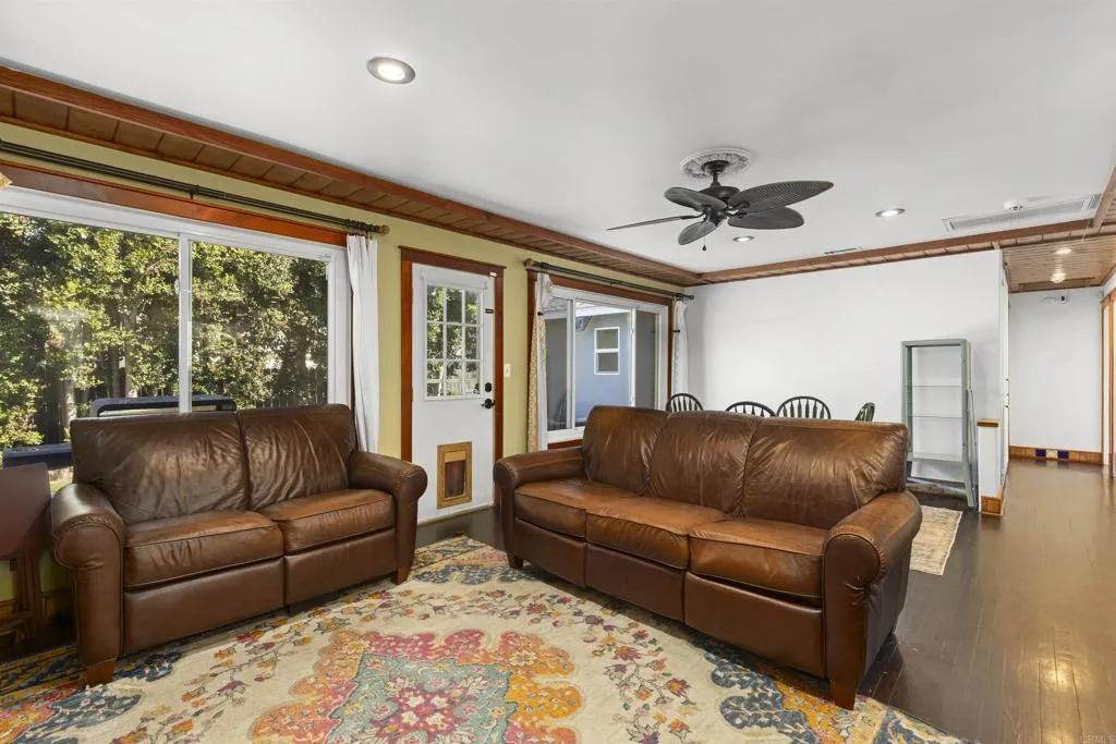 726 Windsor Court, Vista, CA 92084