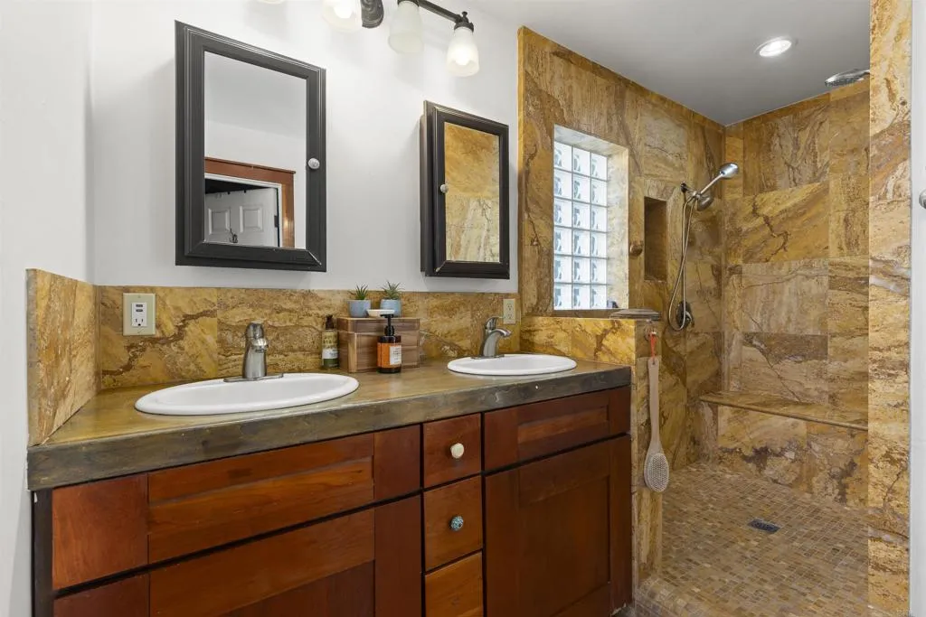 726 Windsor Court, Vista, CA 92084