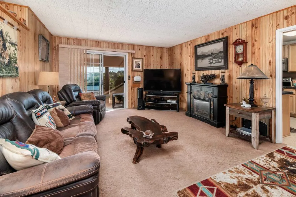 405 Olive Hill Way, Fallbrook, CA 92028 405 Olive Hill Way, Fallbrook, CA 92028