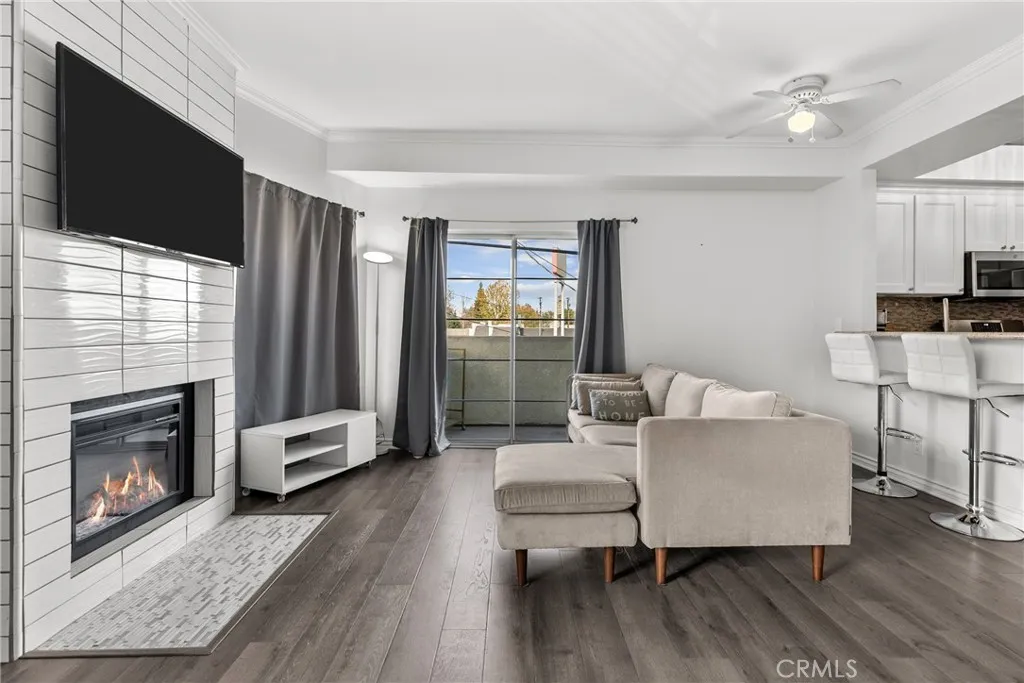 Woodland Hills, CA 91364