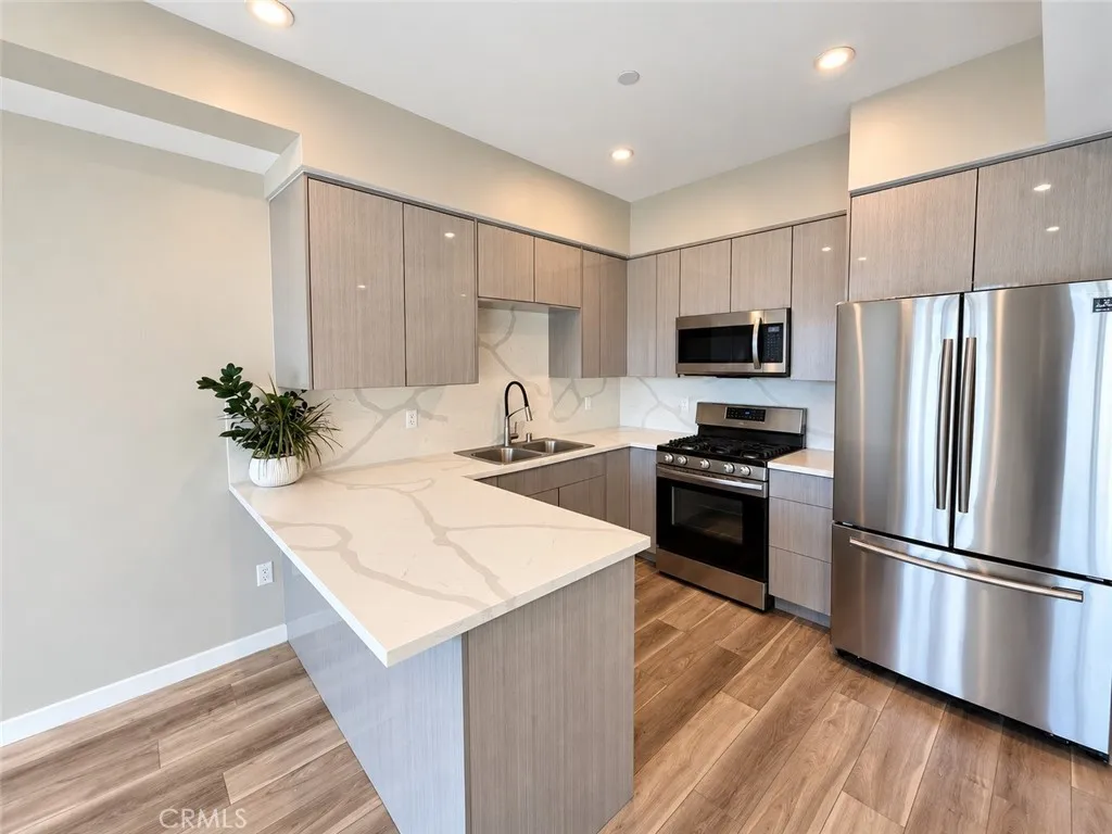 Canoga Park, CA 91303
