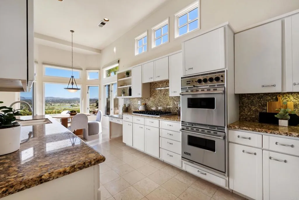 4660 Caminito San Sebastian, Del Mar, CA 92014 Kitchen