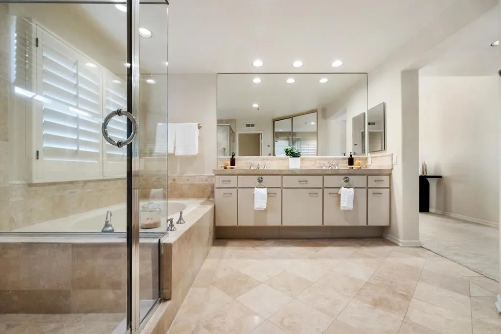 4660 Caminito San Sebastian, Del Mar, CA 92014 Primary Bath
