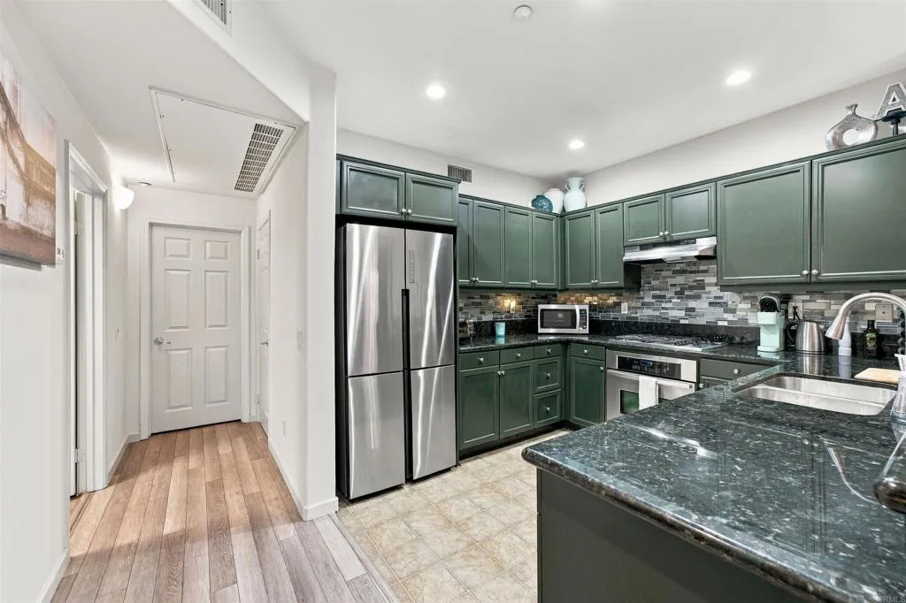5420 Zeil Place, San Diego, CA 92105 5420 Zeil Place, San Diego, CA 92105