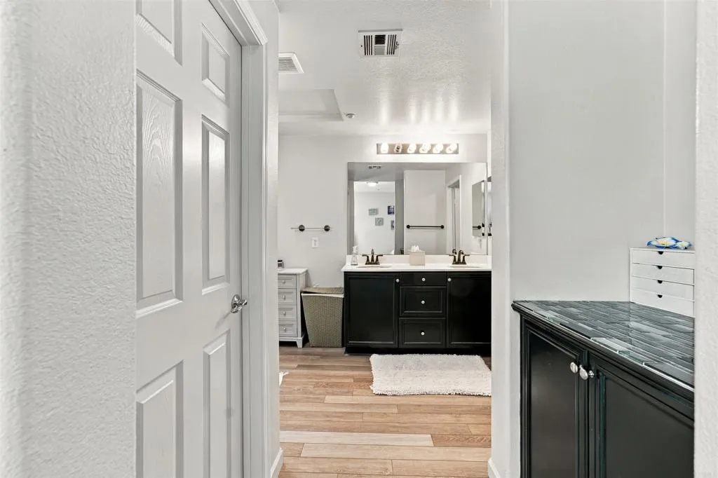 5420 Zeil Place, San Diego, CA 92105 5420 Zeil Place, San Diego, CA 92105
