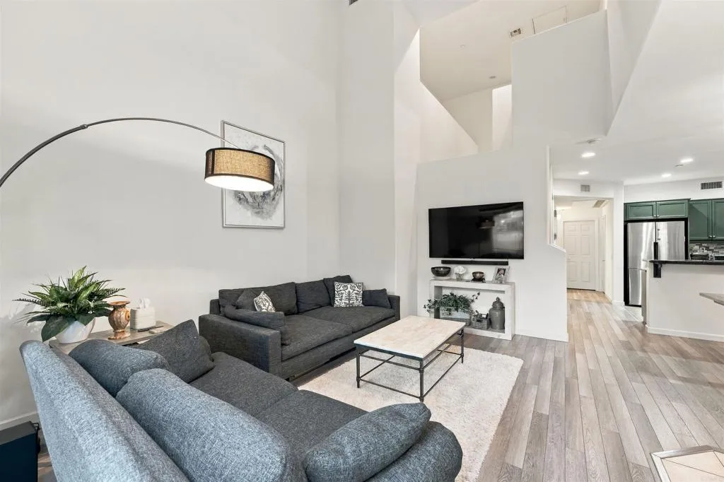 5420 Zeil Place, San Diego, CA 92105 5420 Zeil Place, San Diego, CA 92105