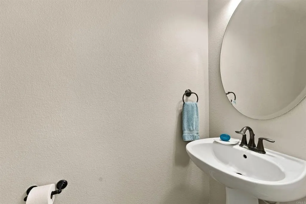 5420 Zeil Place, San Diego, CA 92105 5420 Zeil Place, San Diego, CA 92105