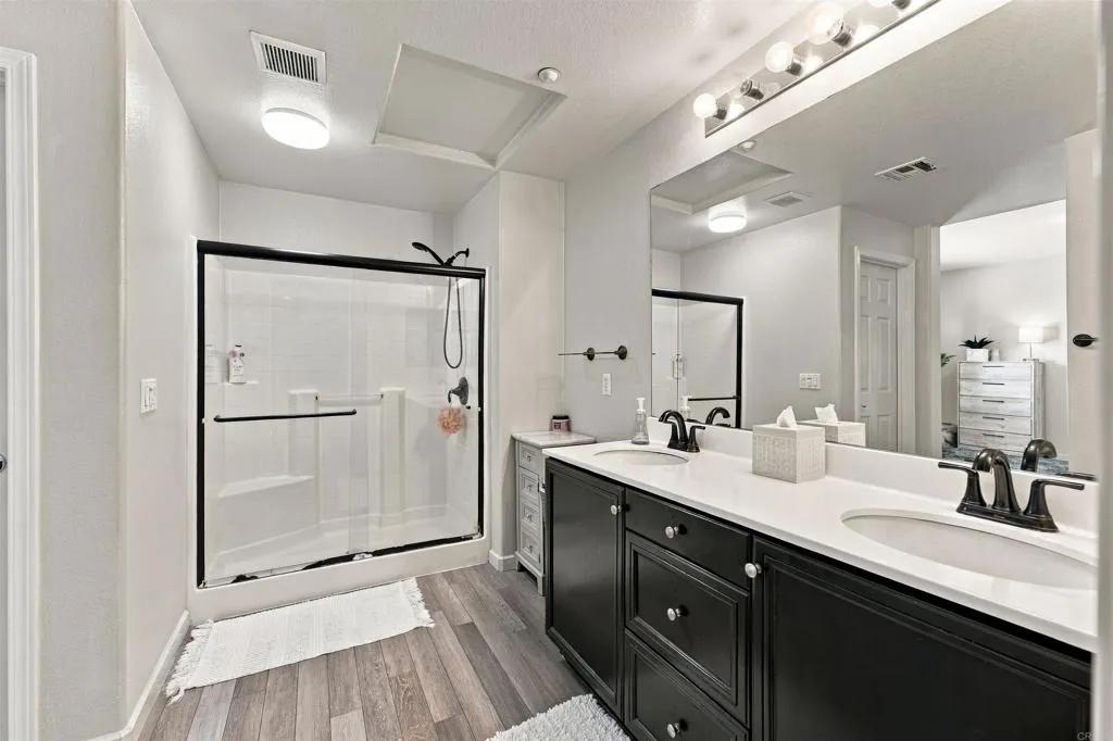 5420 Zeil Place, San Diego, CA 92105 5420 Zeil Place, San Diego, CA 92105