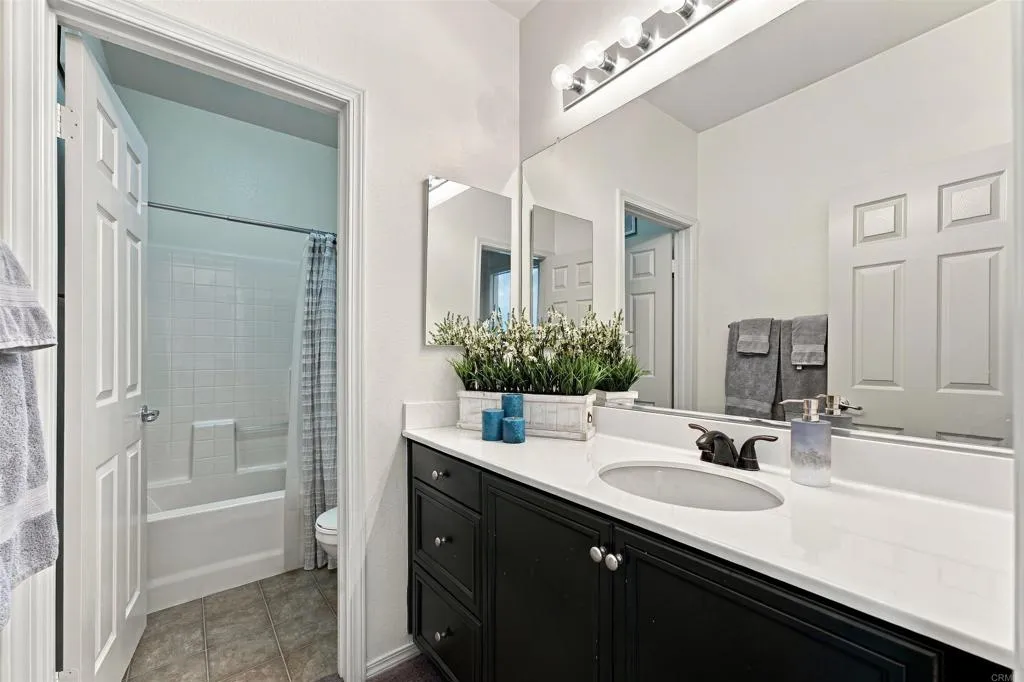 5420 Zeil Place, San Diego, CA 92105 5420 Zeil Place, San Diego, CA 92105