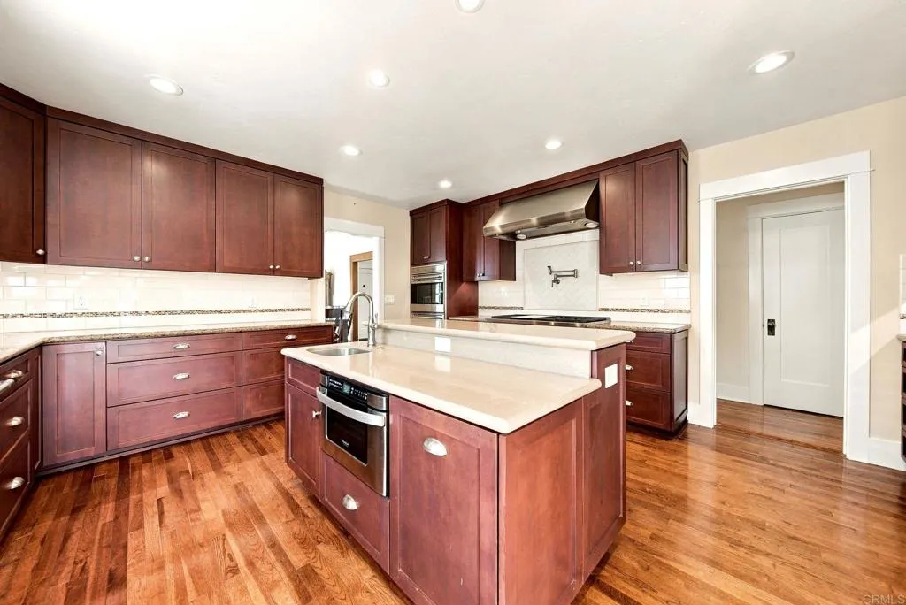https://cdn.realtyfeed.com/cdn/127/307110446/8a0eeb9b6ac497cdad9882bde322c285.webp