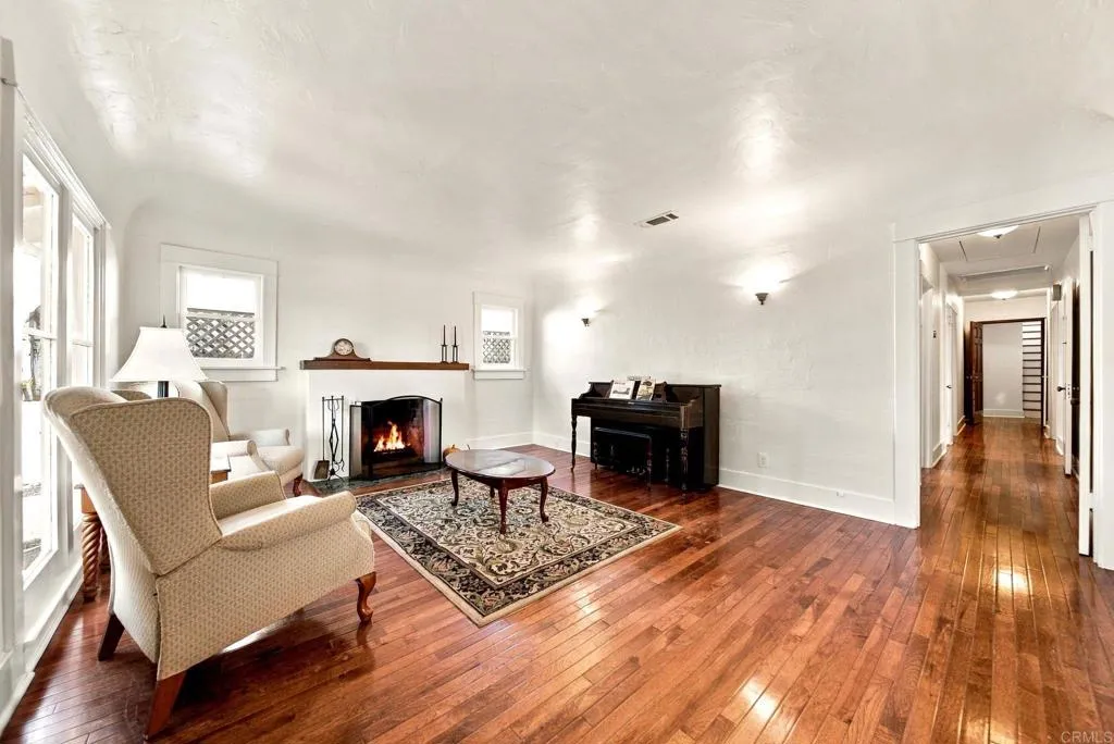 https://cdn.realtyfeed.com/cdn/127/307110446/be482c9689abe1ef2dc3bff5c362eb7d.webp