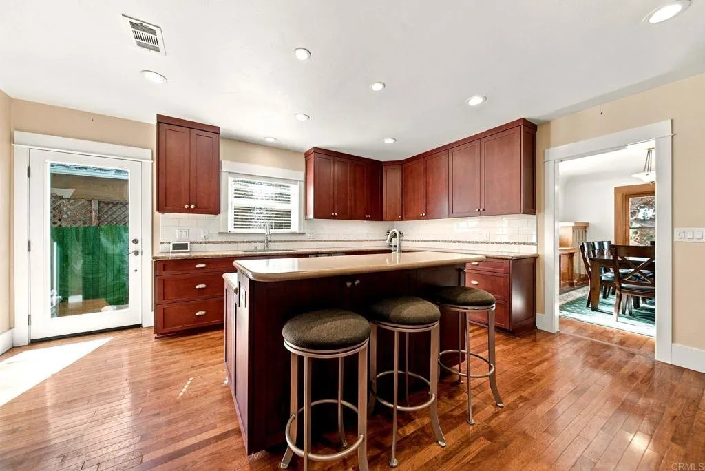 https://cdn.realtyfeed.com/cdn/127/307110446/f0d41eb2840dbca785b9990fff7b1eee.webp