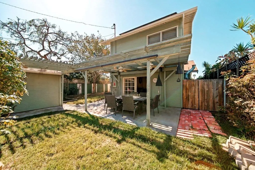https://cdn.realtyfeed.com/cdn/127/307110446/fab680d707c17305ad43a6caa6180aa0.webp
