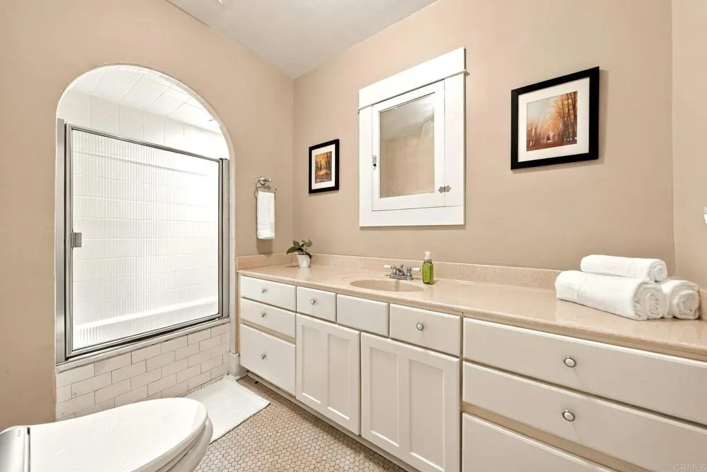 https://cdn.realtyfeed.com/cdn/127/307110446/ff8845d56b6ffd4e3c18cc5b6a167d2c.webp