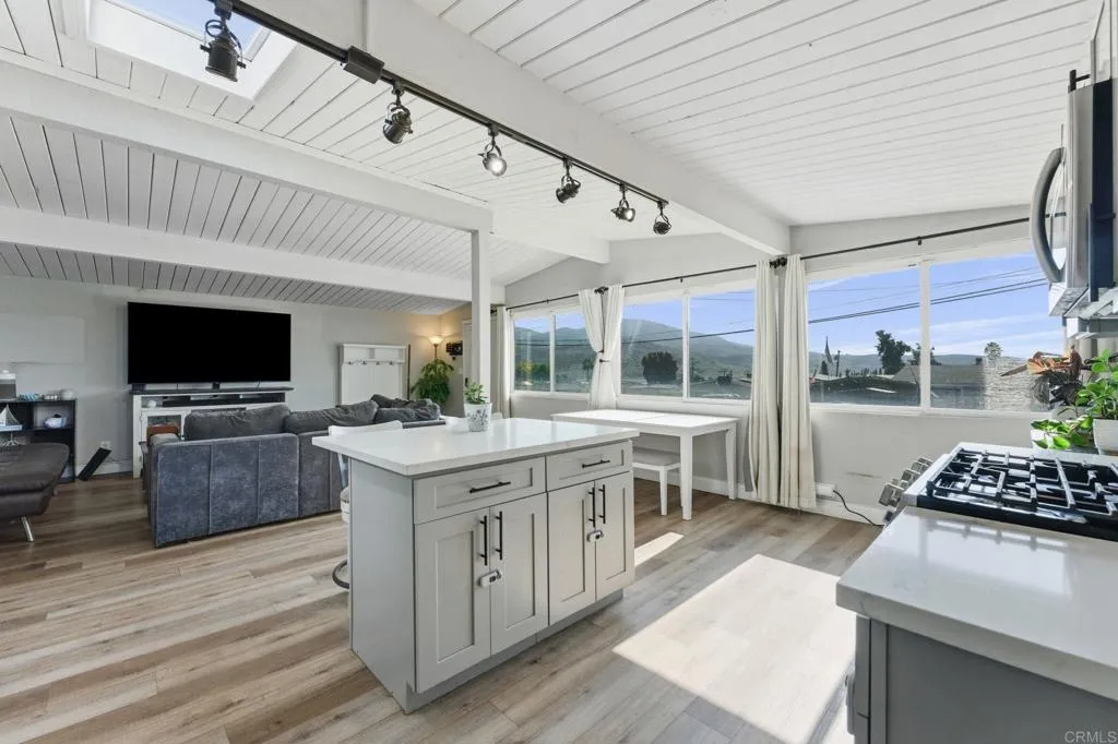 9838 Ivanho Street, Spring Valley, CA 91977 9838 Ivanho Street, Spring Valley, CA 91977