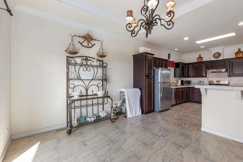 3535 Linda Vista, #6, San Marcos, CA 92078 3535 Linda Vista, #6, San Marcos, CA 92078