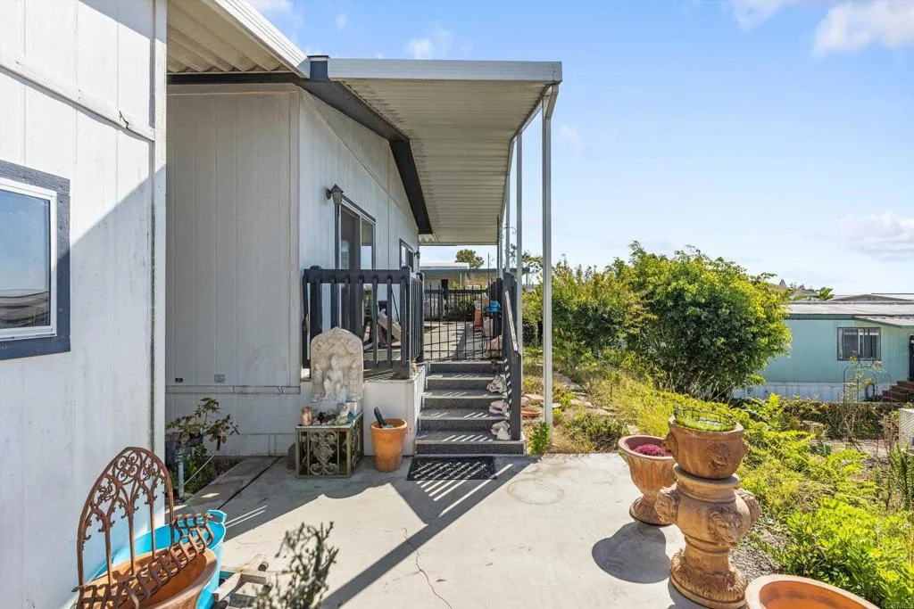 3535 Linda Vista, #6, San Marcos, CA 92078 3535 Linda Vista, #6, San Marcos, CA 92078
