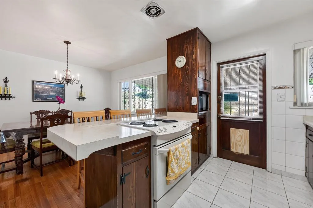 821 Angelo Drive, National City, CA 91950 821 Angelo Drive, National City, CA 91950